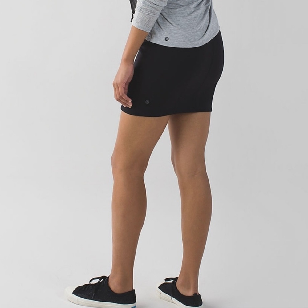 Black Lululemon Cityfarer skirt